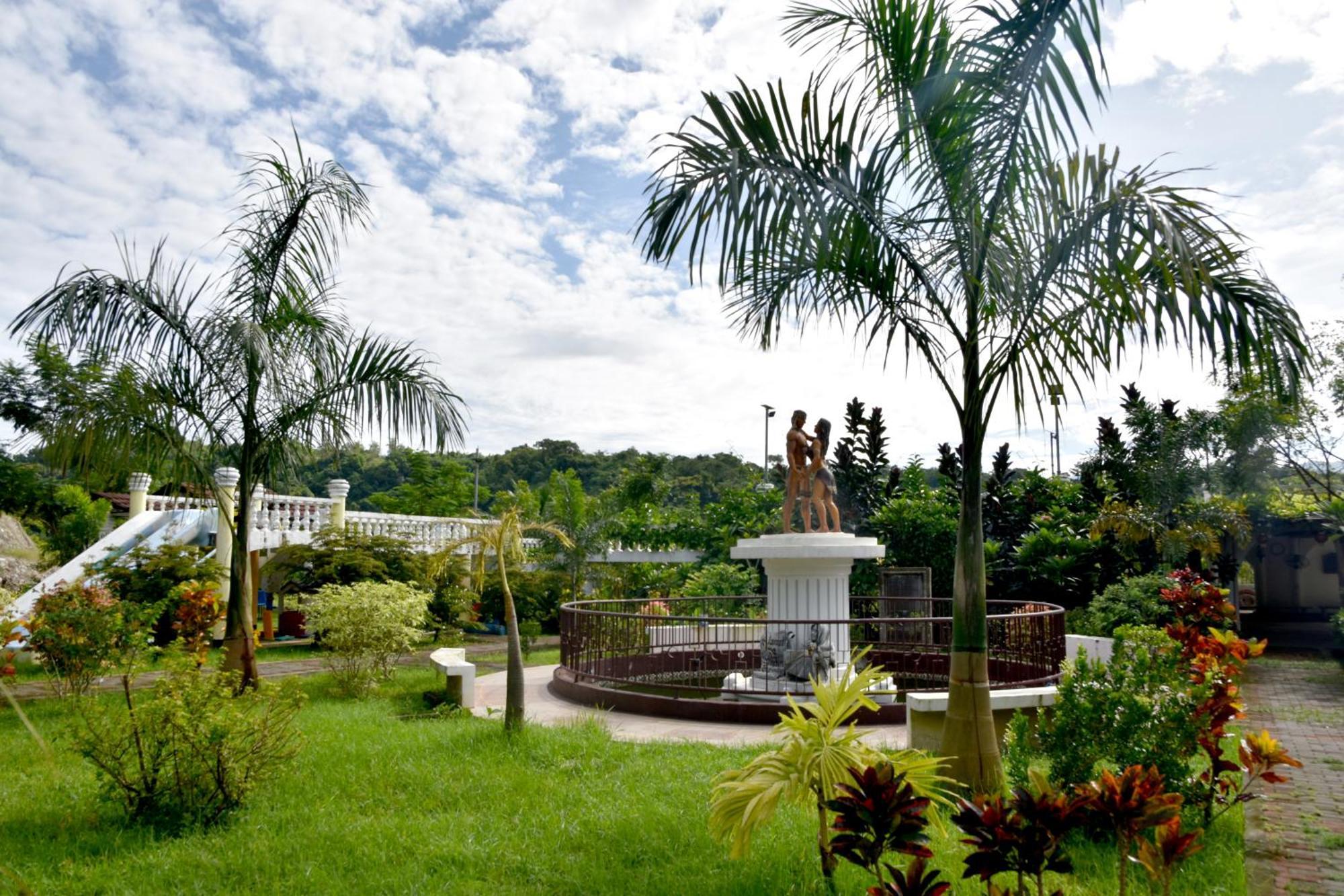 Isla De Oro Hotel Mamburao ภายนอก รูปภาพ